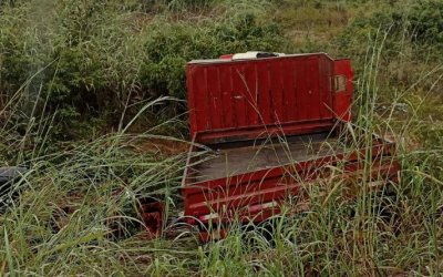 Dois caminhões tombam na TO-335, entre Colinas e Palmeirante; três pessoas foram socorridas ao hospital