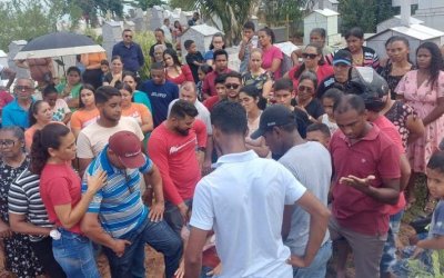 Corpo de menino que morreu após comer ovo de Páscoa é sepultado em Imperatriz; mãe e irmã seguem na UTI