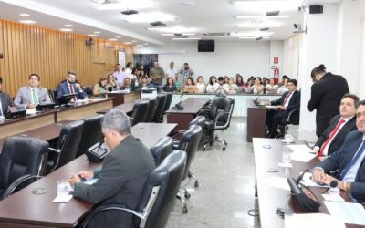 Deputados questionam secretário sobre problemas na rede pública de Saúde