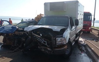 Motorista fica preso às ferragens após colisão na ponte entre Palmas e Luzimangues