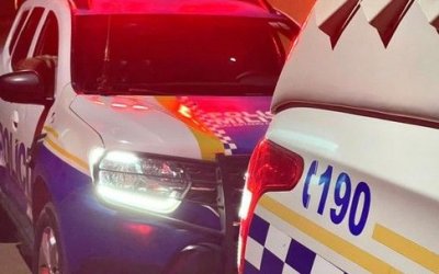 Homem é morto a facadas pelo enteado ao tentar agredir companheira