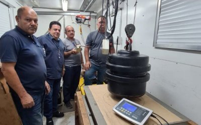 Pesos e balanças da Agência de Metrologia são calibrados pelo Laboratório Móvel do Inmetro