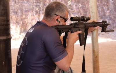 Atirador Designado: Policiais civis participam de aulas práticas em estande de tiro para aprimorar conhecimento