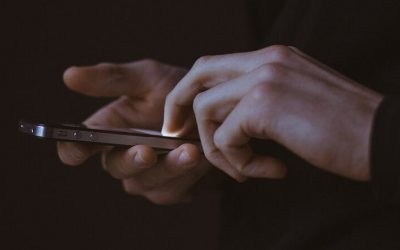 Suspeito de planejar crimes é investigado após Instagram enviar mensagens suspeitas para Embaixada Americana, diz polícia