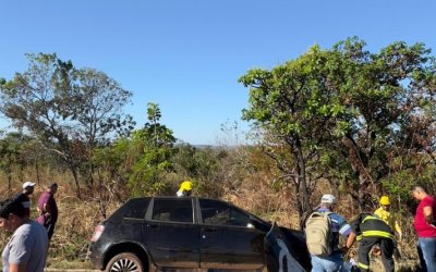 Tragédia na Estrada: Acidente com Fiat Stilo e caminhão deixa duas vítimas fatais e duas crianças feridas