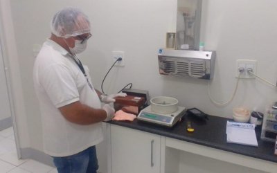 Balanças de pesagem de farmácias de manipulação são fiscalizadas pela Agência de Metrologia