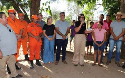 Governo do Tocantins entrega doações de alimentos e roupas à comunidade atingida por incêndio no Bico do Papagaio