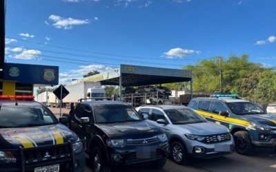 PRF recupera 2 veículos adulterados com registro de roubo na BR-153