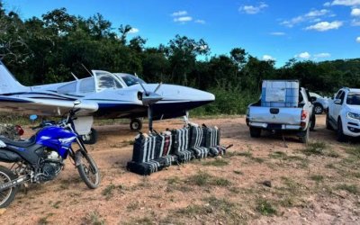 Polícia Federal apreende avião com 400kg de cocaína e prende 4 homens