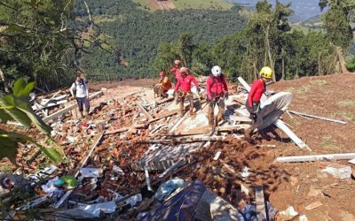 Cães Bombeiros do Tocantins encontram dois corpos em área colapsada no Rio Grande do Sul