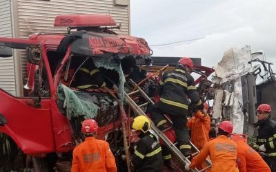 Homem morre após dois caminhões baterem de frente na TO-050