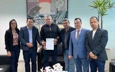 Em primeiro compromisso no comando da UVET, Enoque Neto visita presidente do TCE/TO