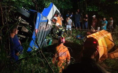 Após duas horas de tentativa de resgate caminhoneiro morre em acidente na BR 230