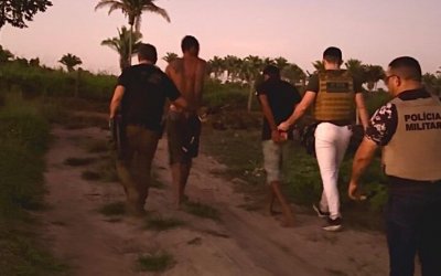 Polícias Civil e Militar prendem dois suspeitos de roubo a mão armada ocorrido em posto de combustível