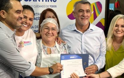 Amélio Cayres destaca parcerias institucionais em solenidade do projeto ?Mãos que Criam?