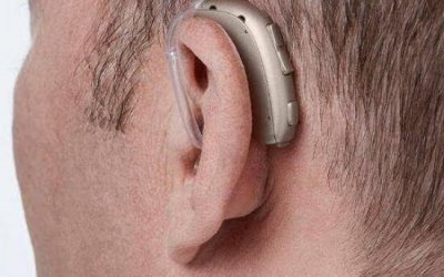 Após um ano de espera, Justiça manda Estado fornecer aparelho auditivo a motorista