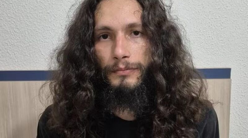 Irmão de professor entrega HD externo à polÃcia com vÃdeos de alunas bebendo suposto ?chá? com sêmen