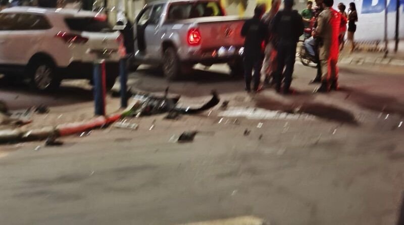 Acidente na Feirinha termina com apreensão de arma e condução de motorista com sinais de embriaguez