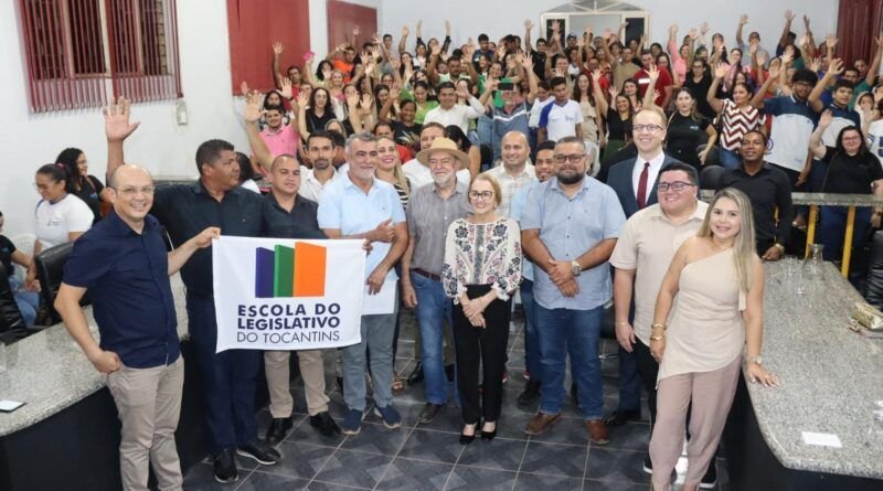 Escola do Legislativo leva cursos gratuitos para estudantes de Augustinópolis