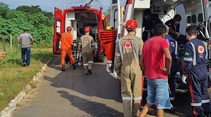 Motociclista fica gravemente ferido após bater em poste em AraguaÃna