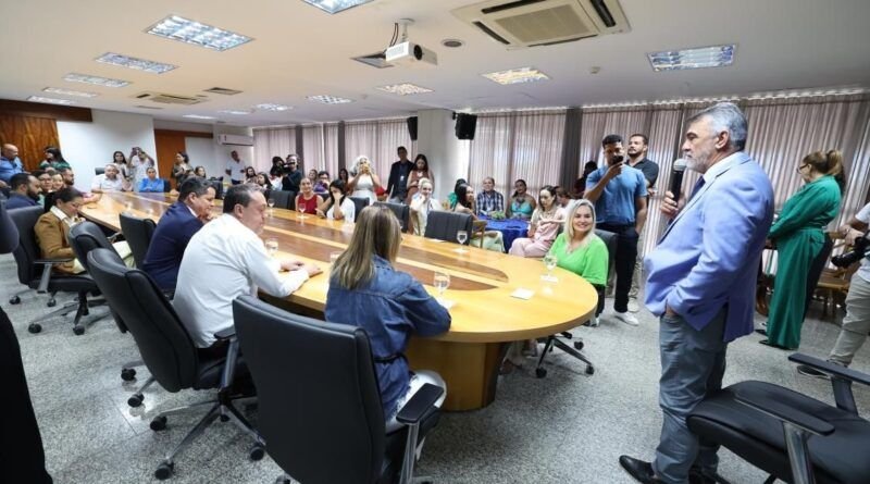 Presidente Amélio reforça apoio à imprensa com homenagens e confraternização para jornalistas