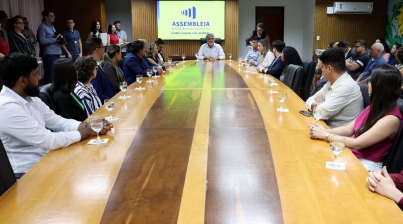 Aleto empossa primeiros dez servidores aprovados em concurso público