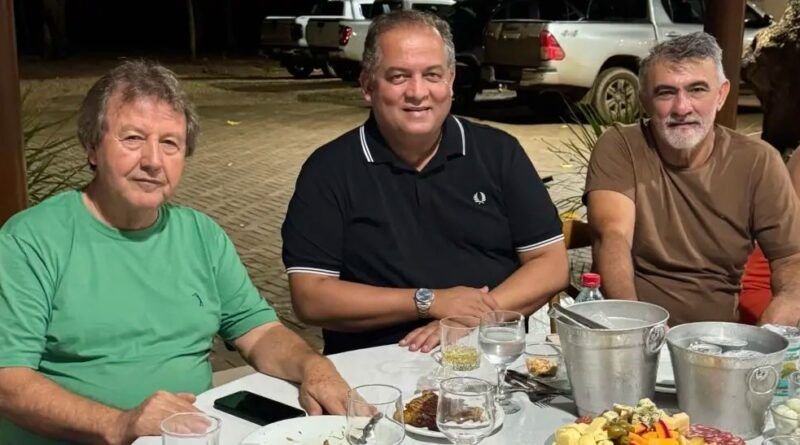 Jantar sela velhas amizades e fortalece caminho de Amélio Cayres rumo a 2026