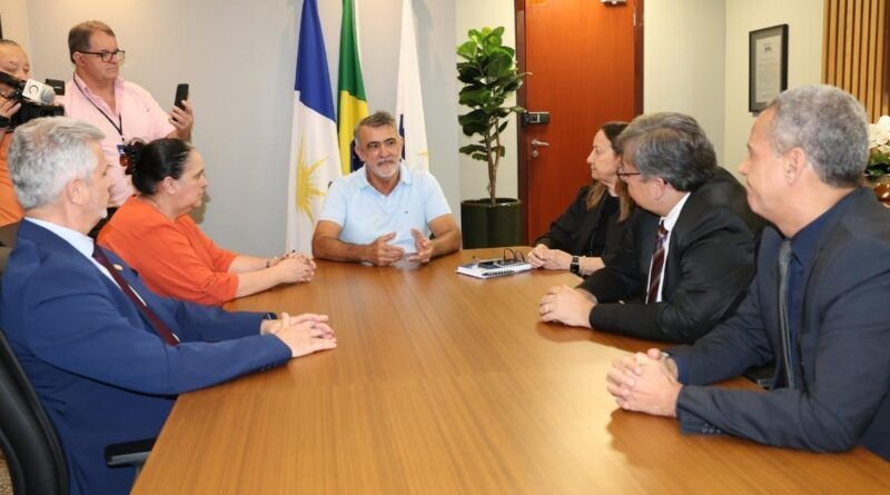 Amélio Cayres recebe presidente do TJ-TO e destaca relação institucional entre os Poderes