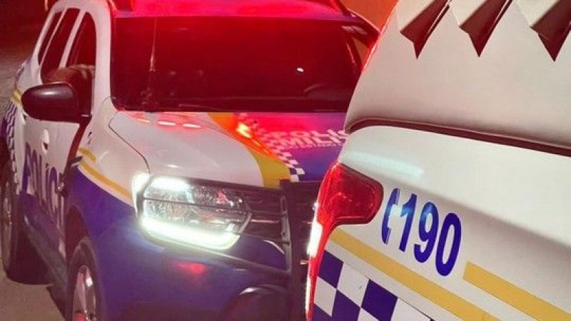 Homem é morto a facadas pelo enteado ao tentar agredir companheira