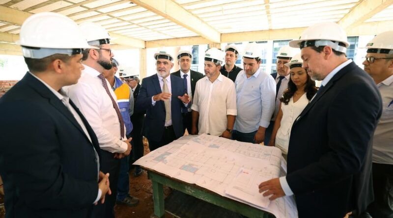 Deputados vistoriam obra de ampliação da sede da Assembleia Legislativa