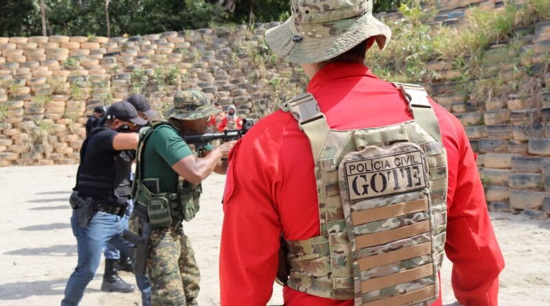 Grupo de Operações Táticas Especiais da PolÃcia Civil capacita instrutores da Guarda Metropolitana de Palmas