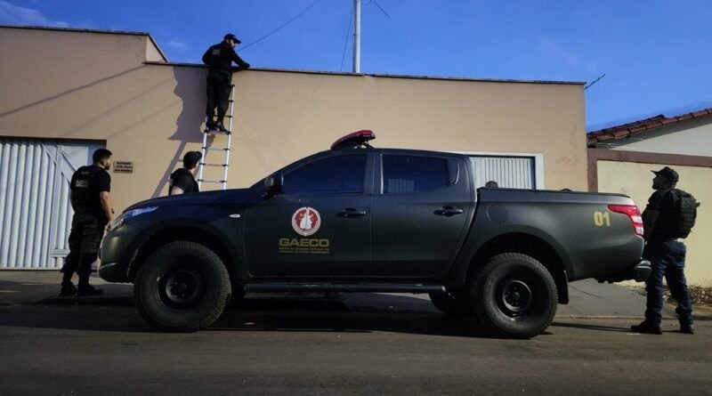 Gaeco cumpre mandados de busca em Araguaína por suspeita de fraude em locação de veículos na Câmara Municipal