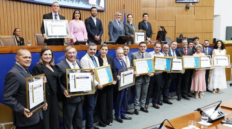 Assembleia homenageia o ex-senador João Ribeiro e entrega títulos de cidadãos tocantinenses