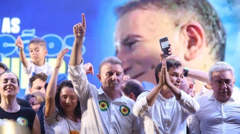 Eduardo Siqueira Campos derrota Janad Valcari e é eleito prefeito de Palmas