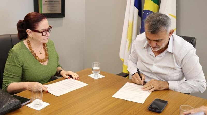 Aleto recebe Proposta Orçamentária de 2025 do Tribunal de Justiça