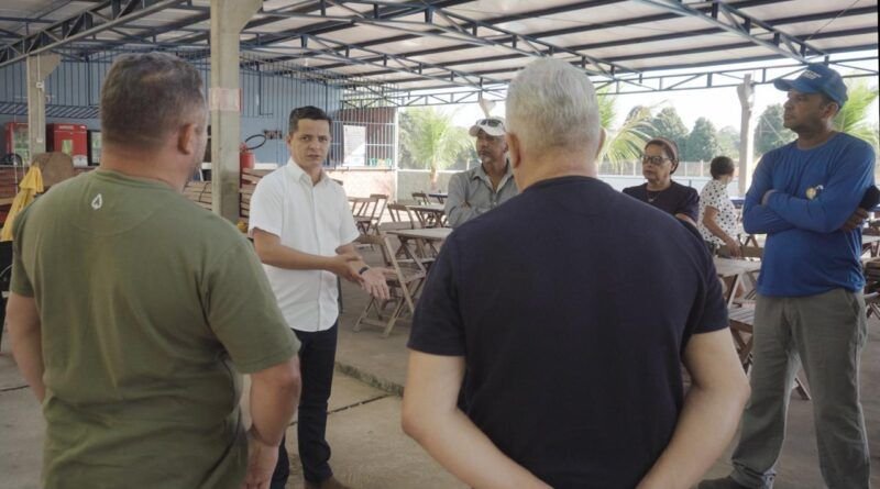 Jorge Frederico garante asfalto em estrada municipal que dá acesso a balneários e casas em AraguaÃna