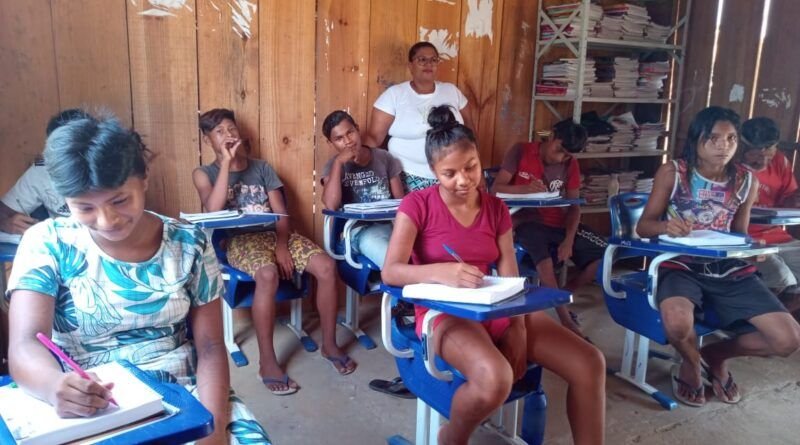 Marcus Marcelo solicita criação de polo de apoio às escolas indígenas