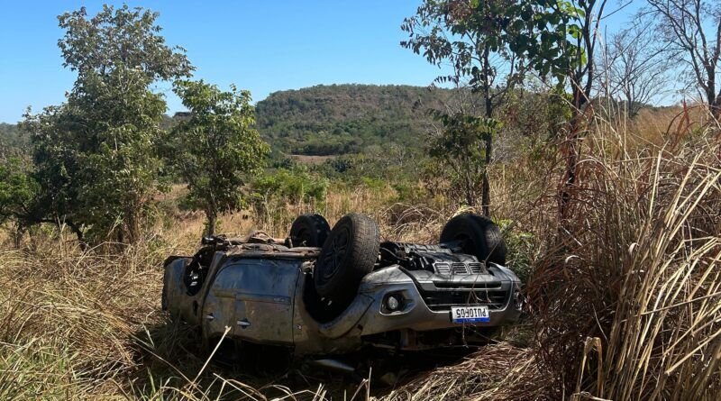 Motorista perde o controle e camionete capota na TO-222, próximo a Bielândia