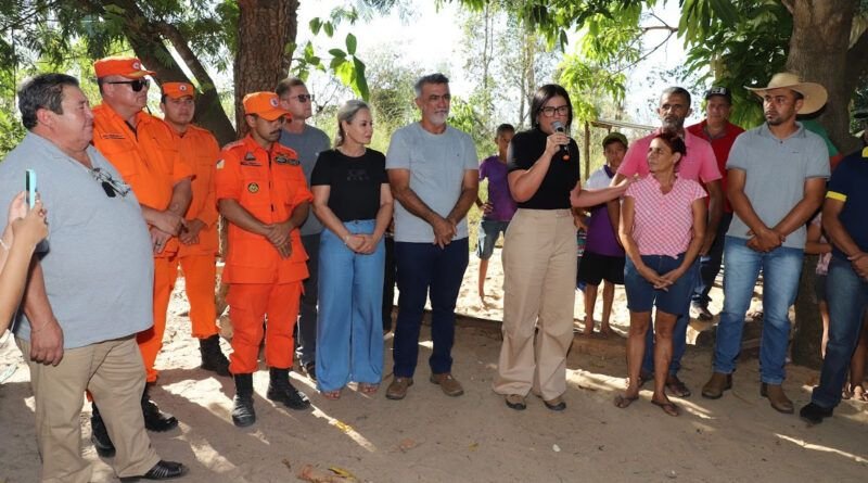 Governo do Tocantins entrega doações de alimentos e roupas à comunidade atingida por incêndio no Bico do Papagaio