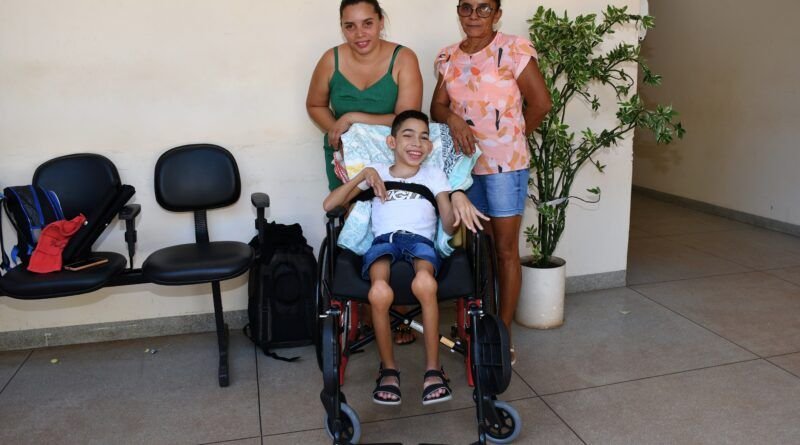 Governo do Tocantins transforma vidas com entrega cadeiras de rodas