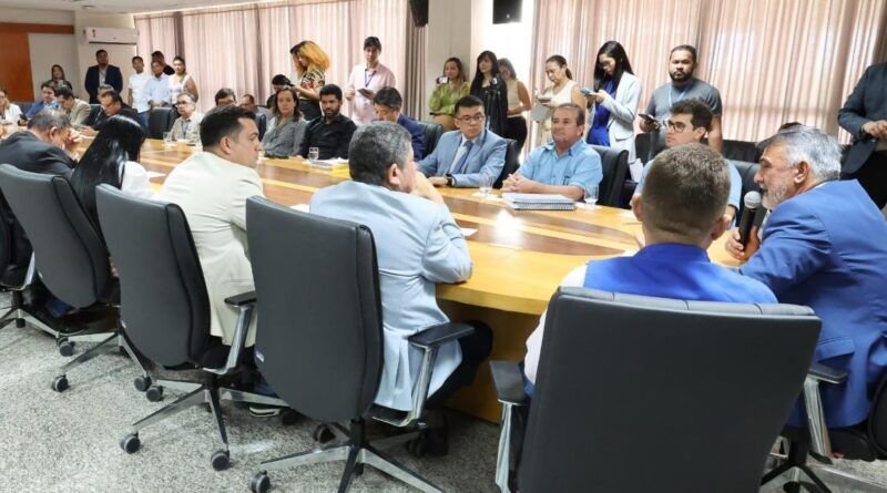 Amélio Cayres assina contrato para ampliação da sede da Aleto