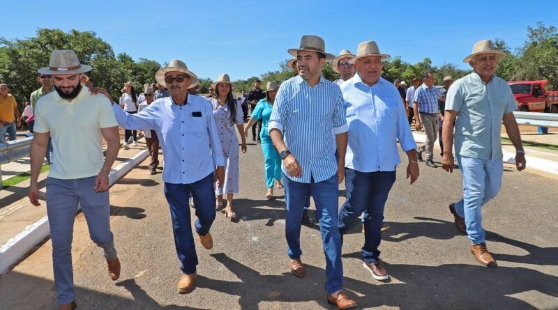 Governador Wanderlei Barbosa entrega obras de infraestrutura à população de Rio Sono ao prestigiar o 42º aniversário do município