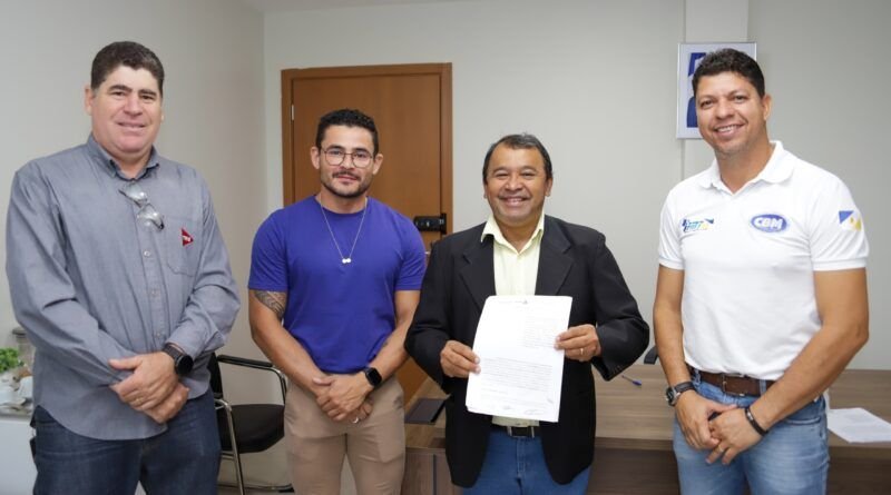 Visando o fortalecimento do motocross em Araguaína, Governo do Tocantins assina Acordo de Cooperação Técnica com a Federação de Motociclismo