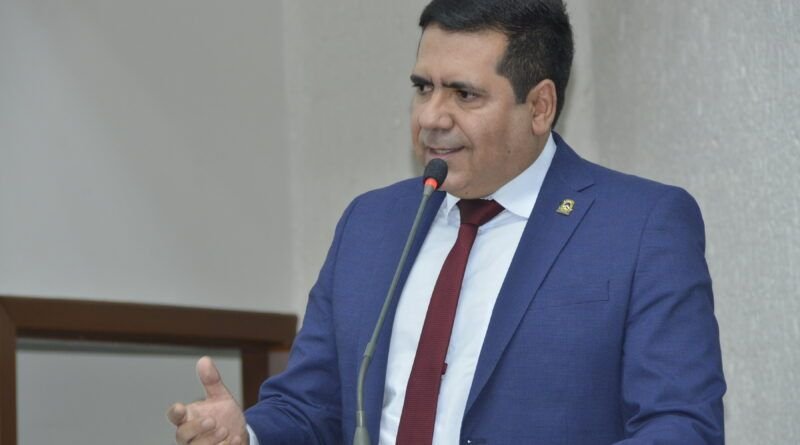 Marcus Marcelo quer convênio entre Governo do Estado e ClÃnica Escola Mundo Autista em AraguaÃna