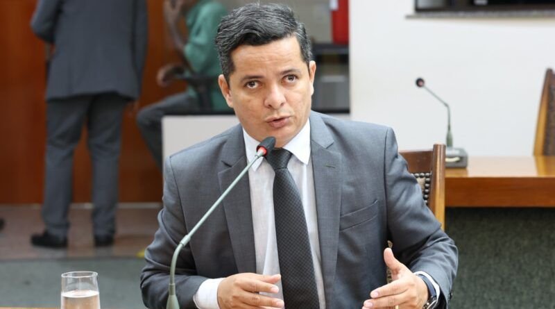 Jorge Frederico propõe campanhas de conscientização nas escolas contra uso de cigarro eletrônico