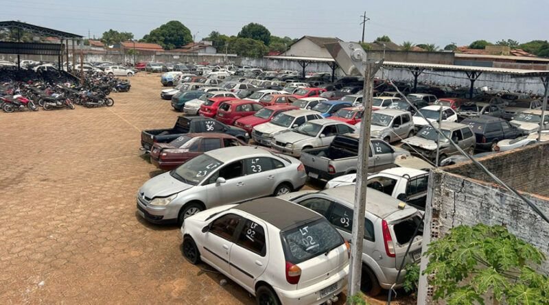 Detran realiza leilão de quase 500 veículos