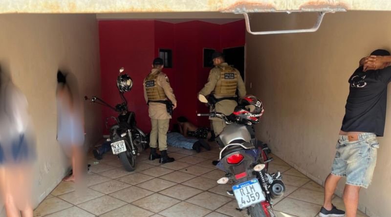 Travesti e dois homens seguem presos após confusão em motel de Araguaína e serão investigados por crimes como estupro e prostituição de menor