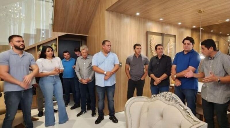 Café da manhã no aniversário de Eduardo Gomes reúne líderes em torno de Janad Valcari. Seria um pré-lançamento?