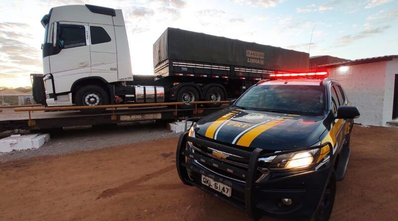 PRF apreende madeira ilegal em Gurupi