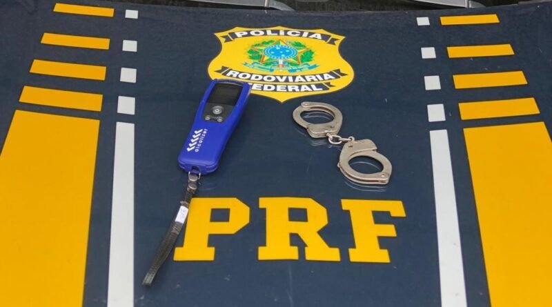 PRF prende motorista bêbado em Araguaína
